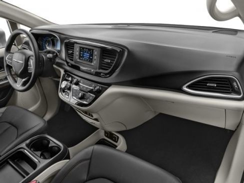 Used 2017 Chrysler Pacifica Limited FWD image 19
