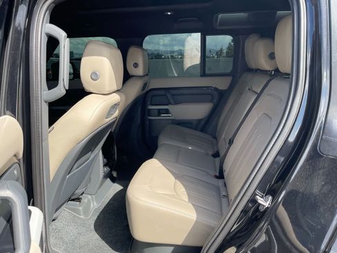 Used 2022 Land Rover Defender 110 SE image 4