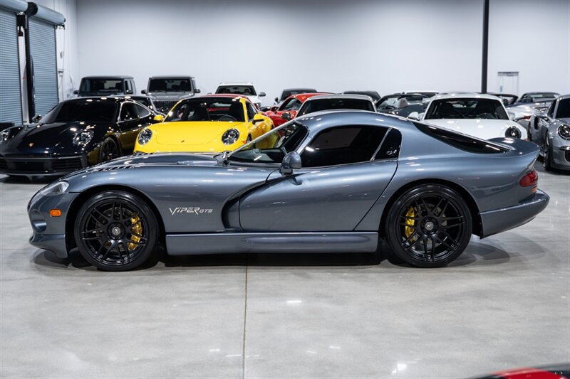 Used 2000 Dodge Viper GTS RWD image 3