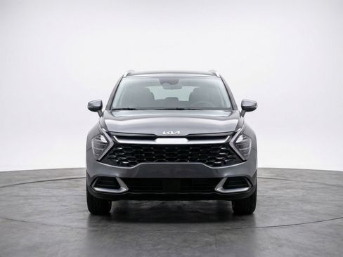 Used 2025 Kia Sportage LX image 2