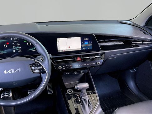 Used 2023 Kia Niro EX Touring FWD image 9