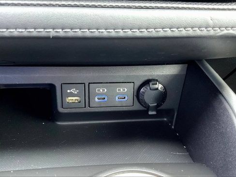 Used 2022 Toyota Highlander XLE FWD image 18