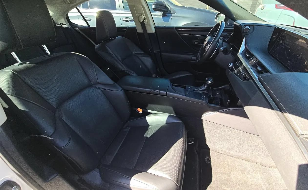Used 2021 Lexus ES 300h w/ Premium Package FWD image 9