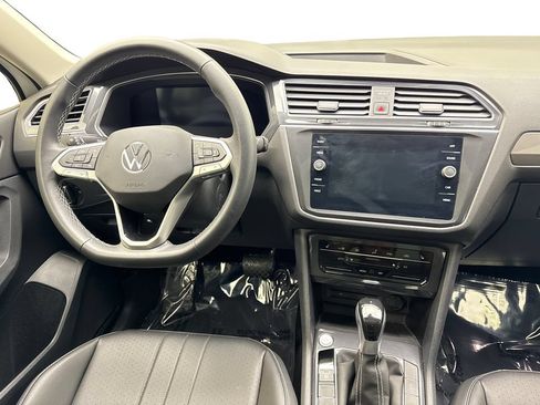 Used 2023 Volkswagen Tiguan SE w/ Panoramic Sunroof Package FWD image 56