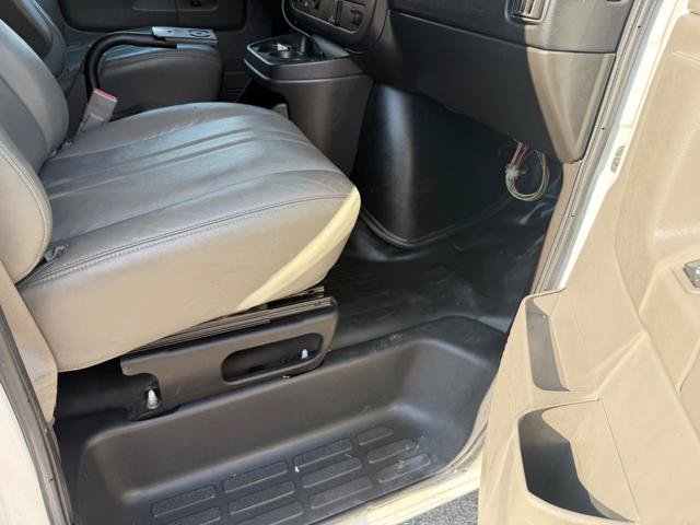 Used 2015 Chevrolet Express 2500 RWD image 10