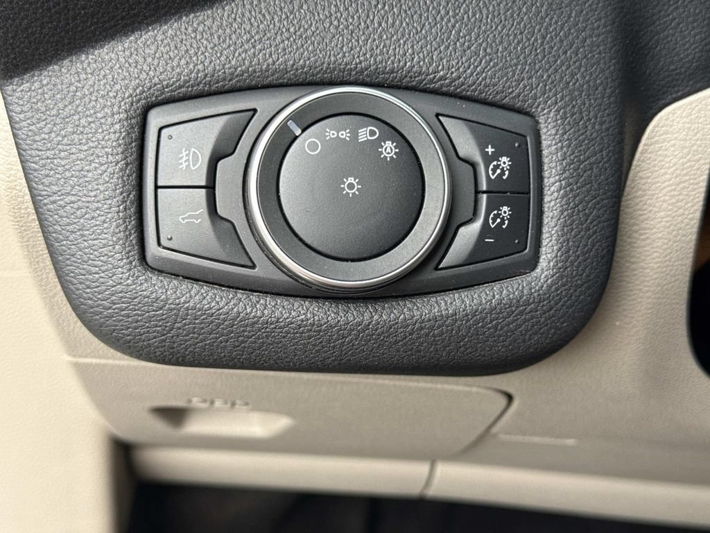 Used 2018 Ford Escape SEL w/ Ford Safe & Smart Package FWD image 31