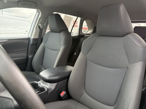 Used 2023 Toyota RAV4 LE AWD/4WD image 10