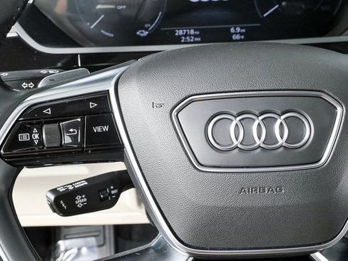 Used 2021 Audi e-tron Prestige w/ Prestige Package image 11