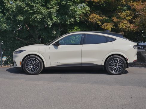 Certified 2025 Ford Mustang Mach-E Premium AWD/4WD image 18