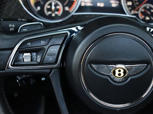 Used 2020 Bentley Bentayga Design Series image 27