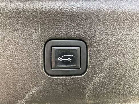 Used 2023 Buick Enclave Essence image 22