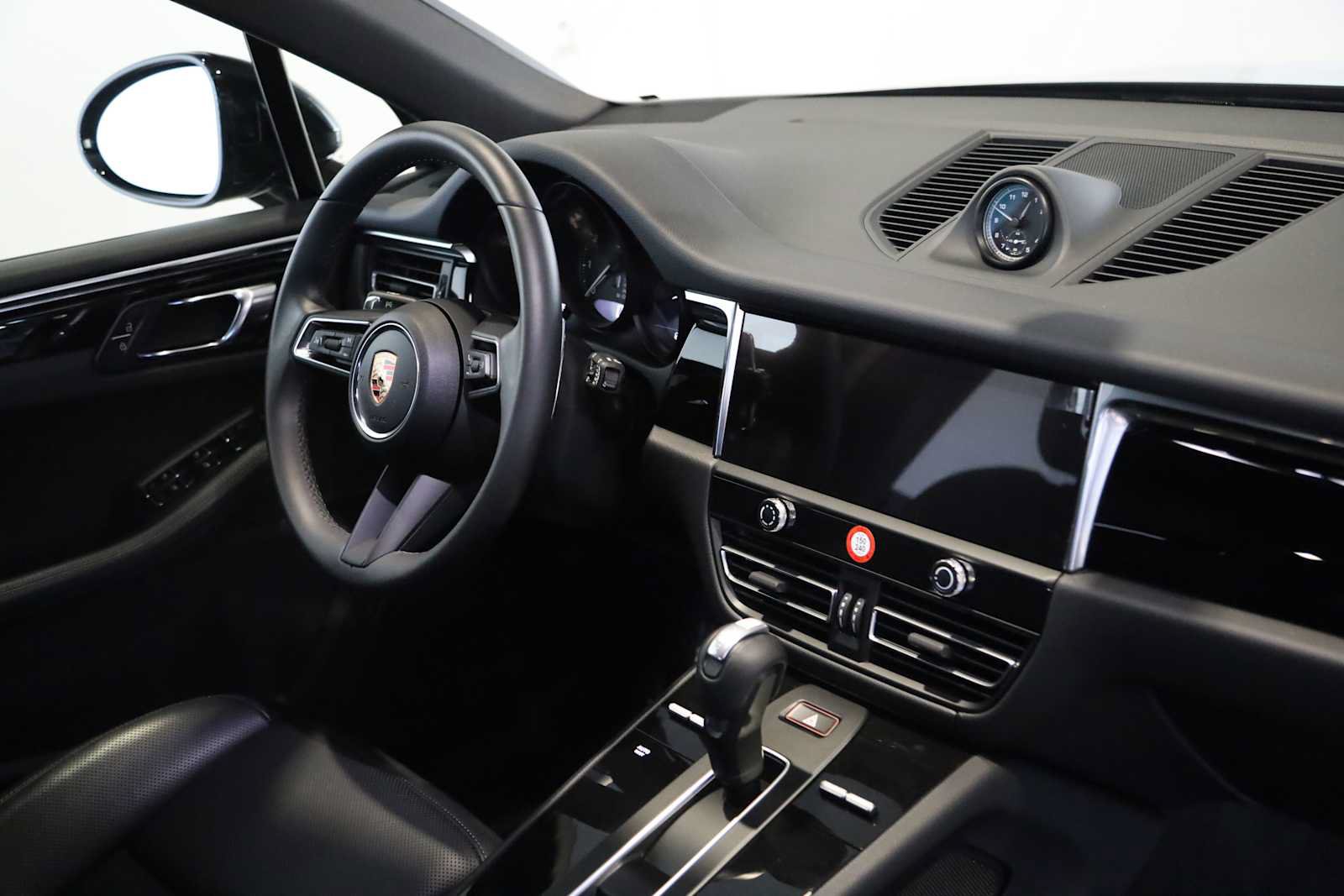 Used 2025 Porsche Macan AWD/4WD image 12