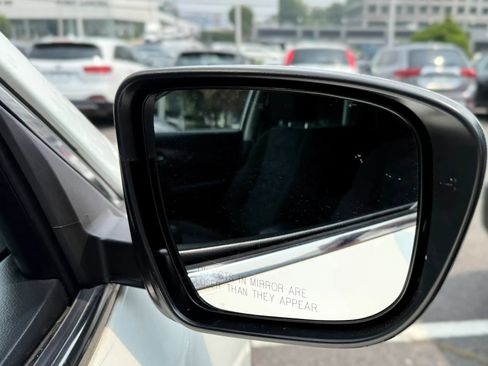 Used 2016 Nissan Rogue S FWD image 40