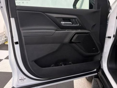 Used 2025 Chevrolet Silverado EV LT AWD/4WD image 17