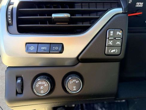 Used 2017 Chevrolet Suburban Premier image 25