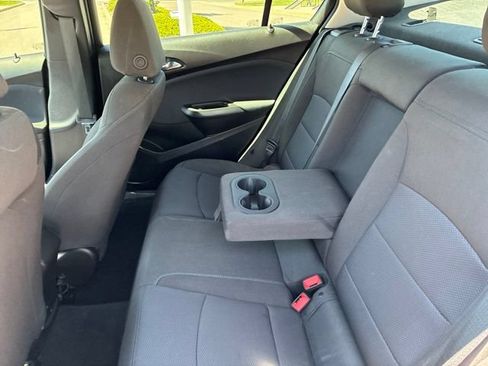 Used 2018 Chevrolet Cruze LT w/ Convenience Package FWD image 14
