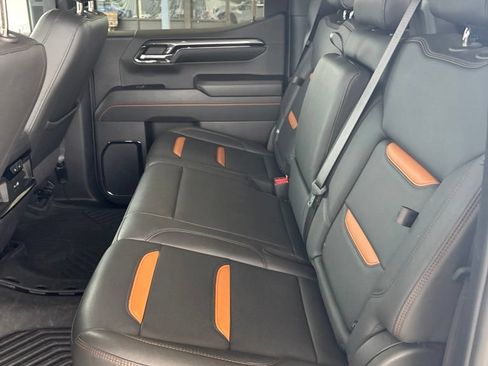 Certified 2024 GMC Sierra 1500 AT4 w/ Technology Package AWD/4WD image 9