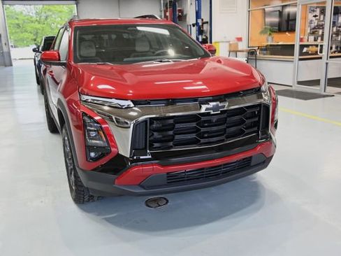 New 2026 Chevrolet Equinox ACTIV w/ Convenience Package III FWD image 3