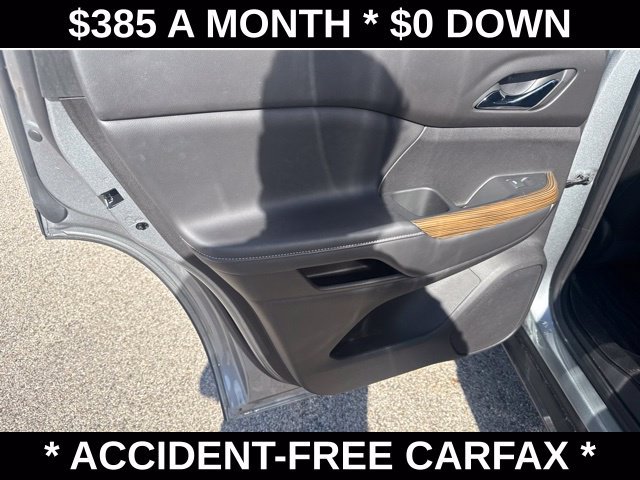 Used 2023 GMC Acadia SLE w/ Driver Convenience Package FWD image 13