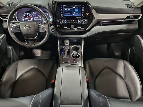 Used 2022 Toyota Highlander XLE image 48