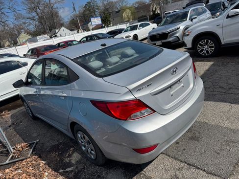 Used 2017 Hyundai Accent SE image 3