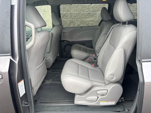 Used 2015 Toyota Sienna XLE w/ XLE Navigation Package image 36