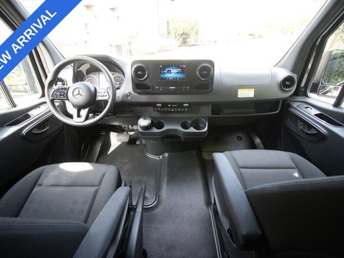 Used 2024 Mercedes-Benz Sprinter 2500 image 7