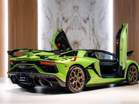 Used 2021 Lamborghini Aventador SVJ image 7