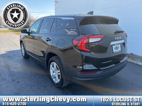 Used 2024 GMC Terrain SLE image 3