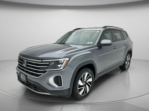 Used 2025 Volkswagen Atlas SE AWD/4WD image 3