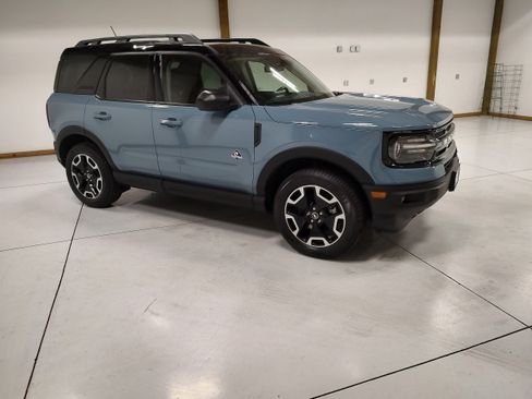 Used 2023 Ford Bronco Sport Outer Banks w/ Tech Package AWD/4WD image 2
