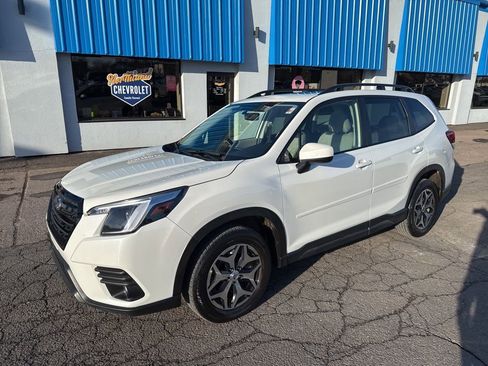 Used 2022 Subaru Forester Premium image 1