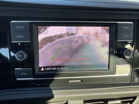 Used 2024 Volkswagen Jetta SE image 5