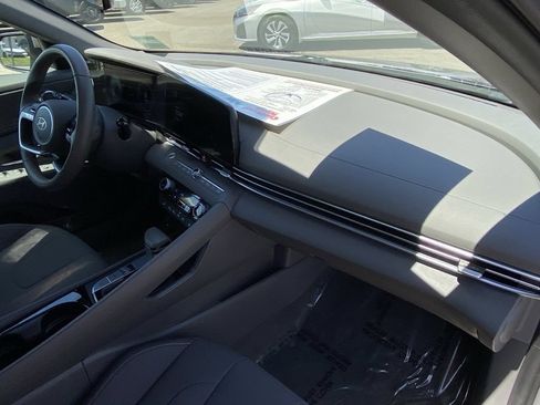 Used 2025 Hyundai Elantra SEL FWD image 17