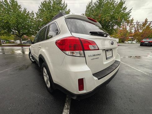 Used 2014 Subaru Outback 2.5i Limited w/ Moonroof Package AWD/4WD image 4
