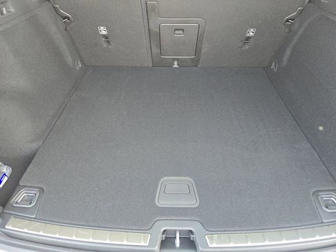 Used 2026 Volvo XC60 B5 Plus w/ Protection Package Premier image 34