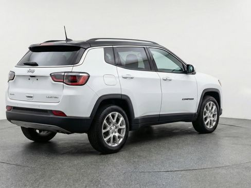 Used 2025 Jeep Compass Limited AWD/4WD image 9
