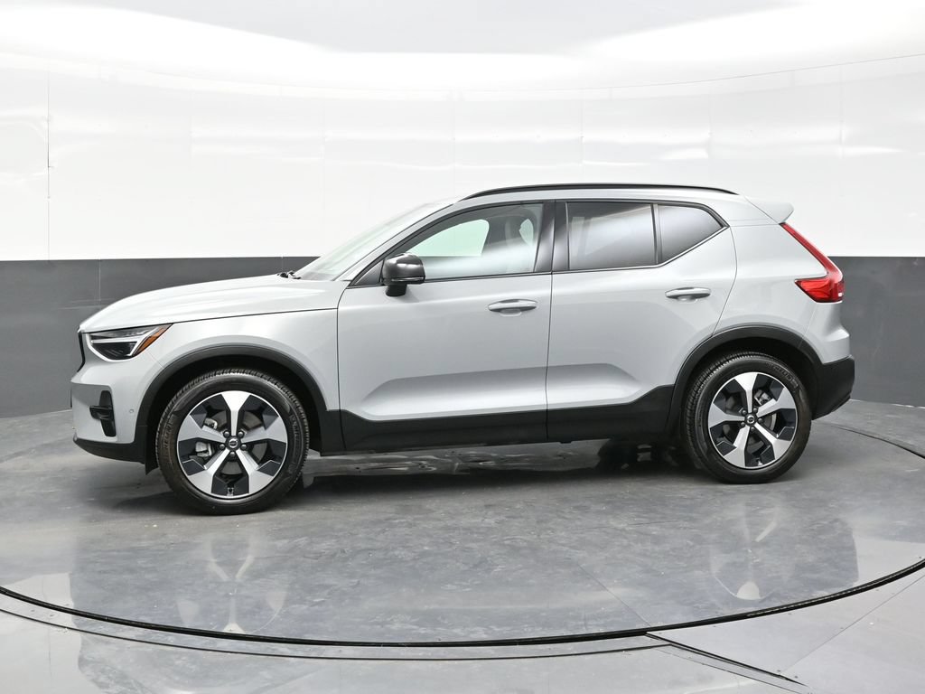 Used 2026 Volvo XC40 B5 Plus AWD/4WD image 3