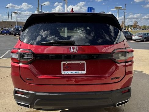 New 2025 Honda Pilot Sport image 4