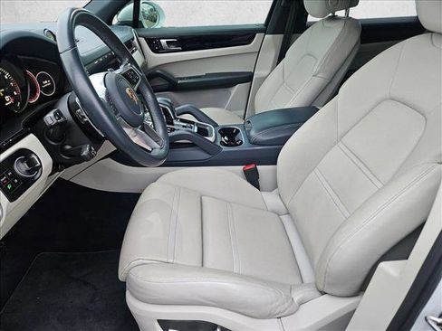 Used 2019 Porsche Cayenne E-Hybrid image 15