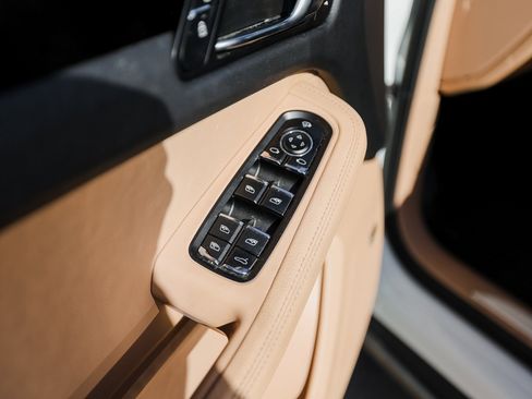 Certified 2022 Porsche Macan S image 23