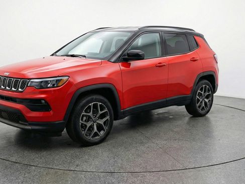 Used 2025 Jeep Compass Limited AWD/4WD image 3