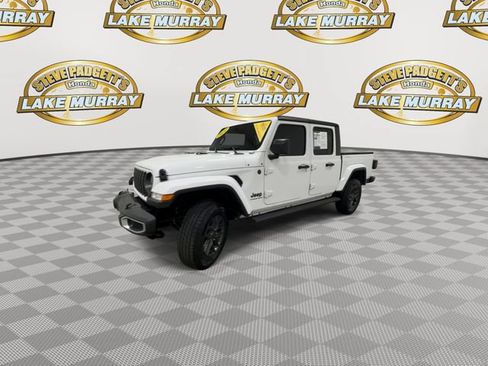 Used 2024 Jeep Gladiator Sport AWD/4WD image 7
