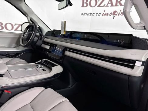 New 2026 Lincoln Navigator Reserve AWD/4WD image 33