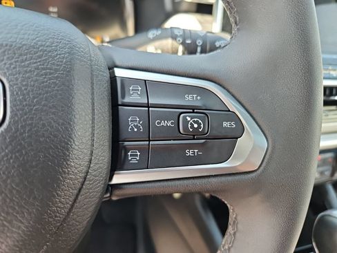 Used 2025 Jeep Compass Limited w/ Elite Group AWD/4WD image 12