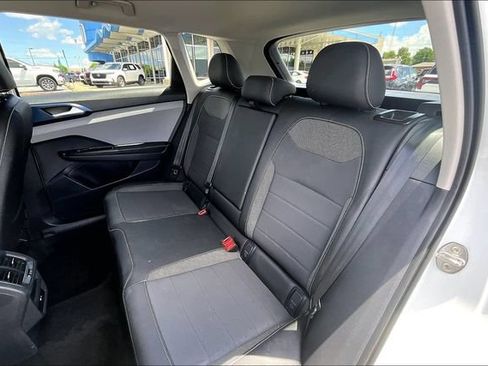Used 2024 Volkswagen Taos SE FWD image 19