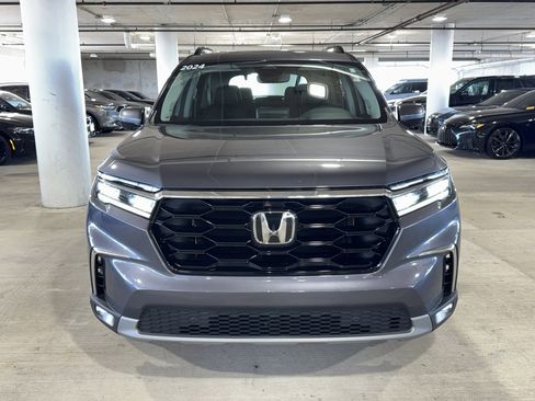 Used 2024 Honda Pilot Touring image 3