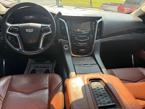 Used 2016 Cadillac Escalade Premium AWD/4WD image 16