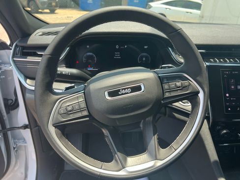 New 2025 Jeep Grand Cherokee Laredo w/ Luxury Tech Group I image 25