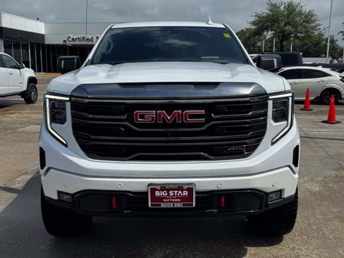Used 2022 GMC Sierra 1500 AT4 w/ Technology Package AWD/4WD image 3